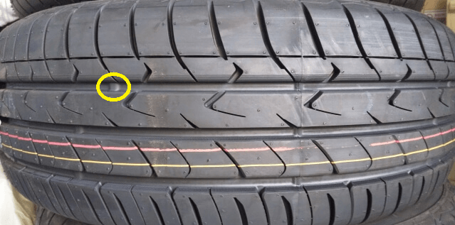 タイヤの溝の残量をチェック